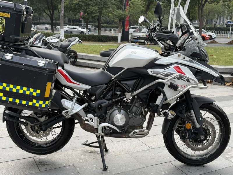 二手贝纳利金鹏 TRK502