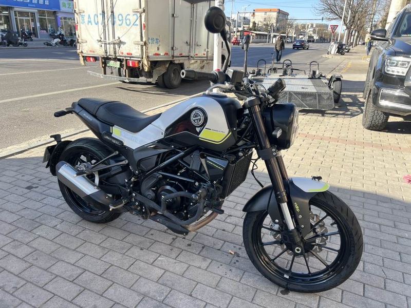 二手贝纳利幼狮 Leoncino 250