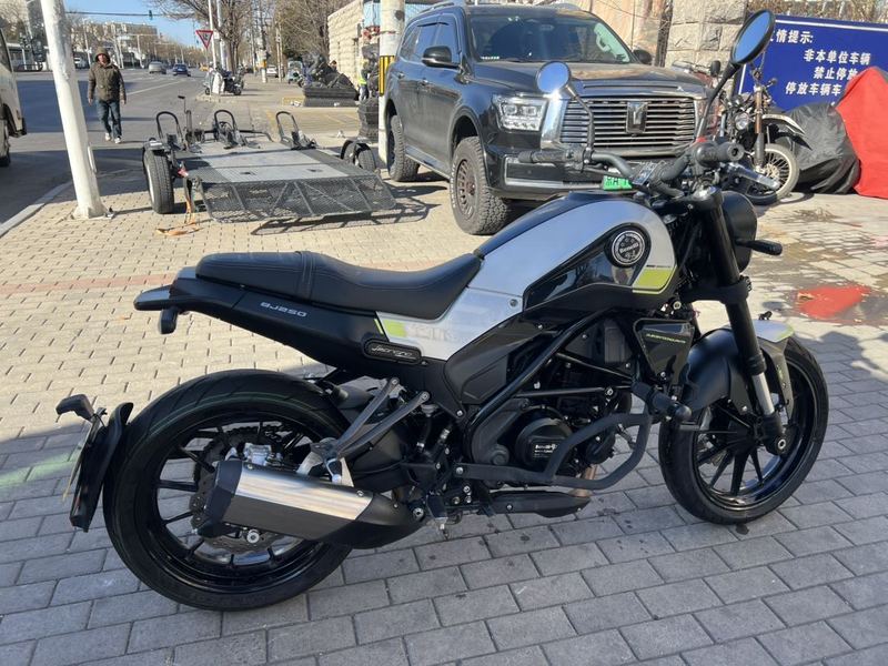 二手贝纳利幼狮 Leoncino 250