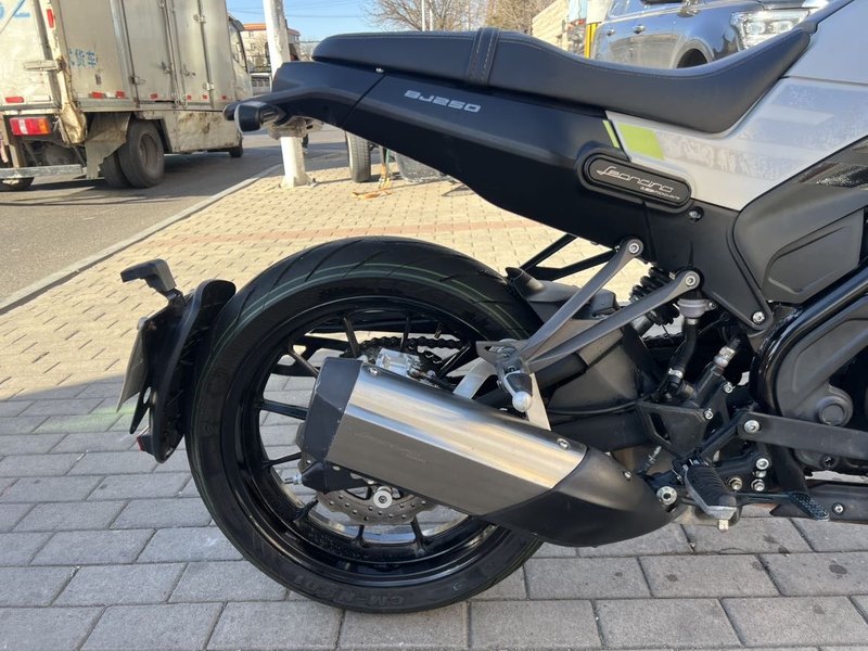 二手贝纳利幼狮 Leoncino 250