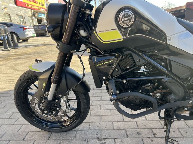 二手贝纳利幼狮 Leoncino 250