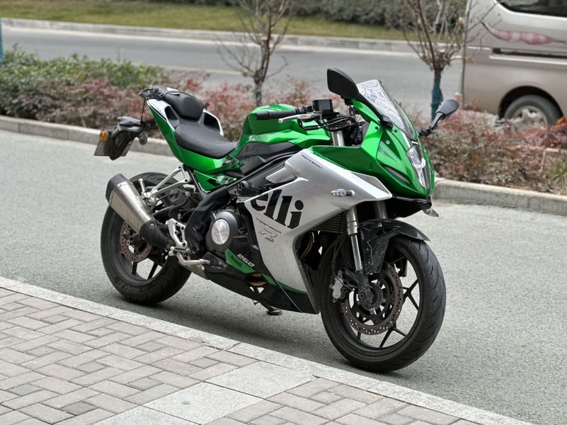 二手贝纳利龙卷风 Tornado 252R