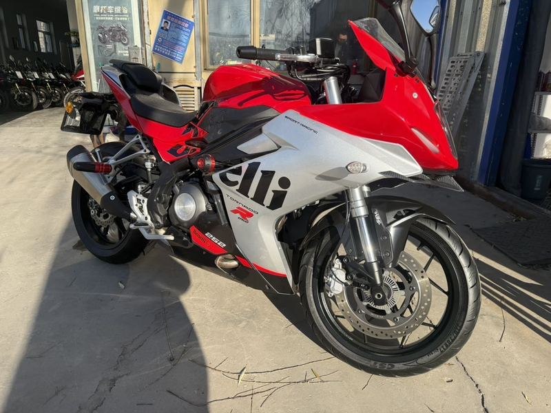 二手贝纳利龙卷风 Tornado 252R