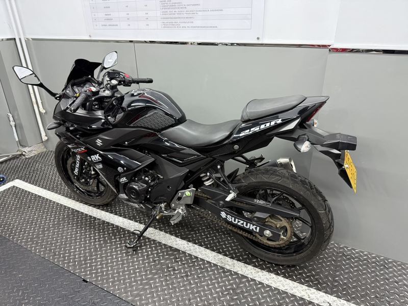 二手豪爵铃木GSX250R