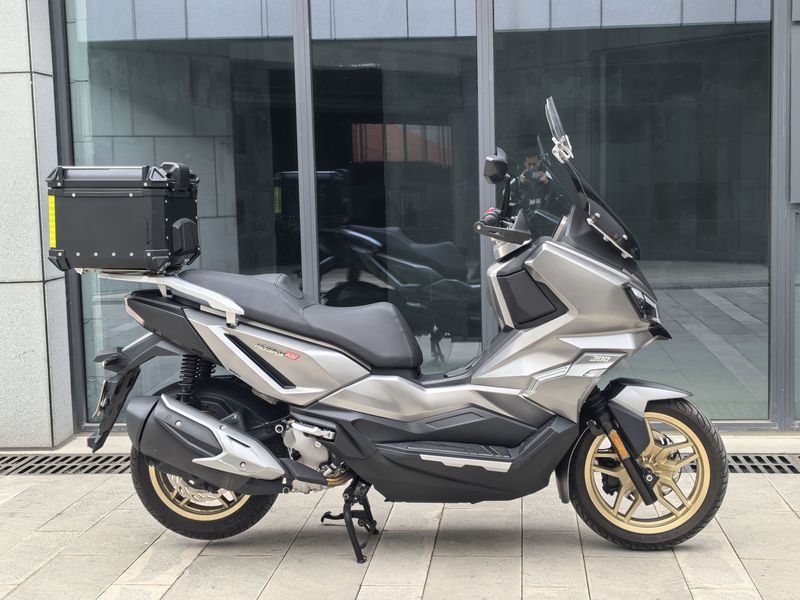 二手三阳哈士奇 Husky ADV300