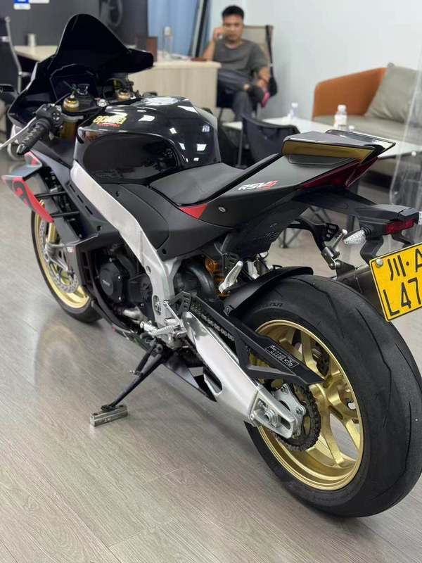 二手阿普利亚RSV4