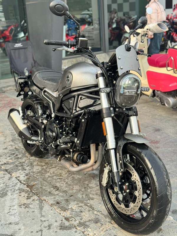 二手贝纳利幼狮 Leoncino 800