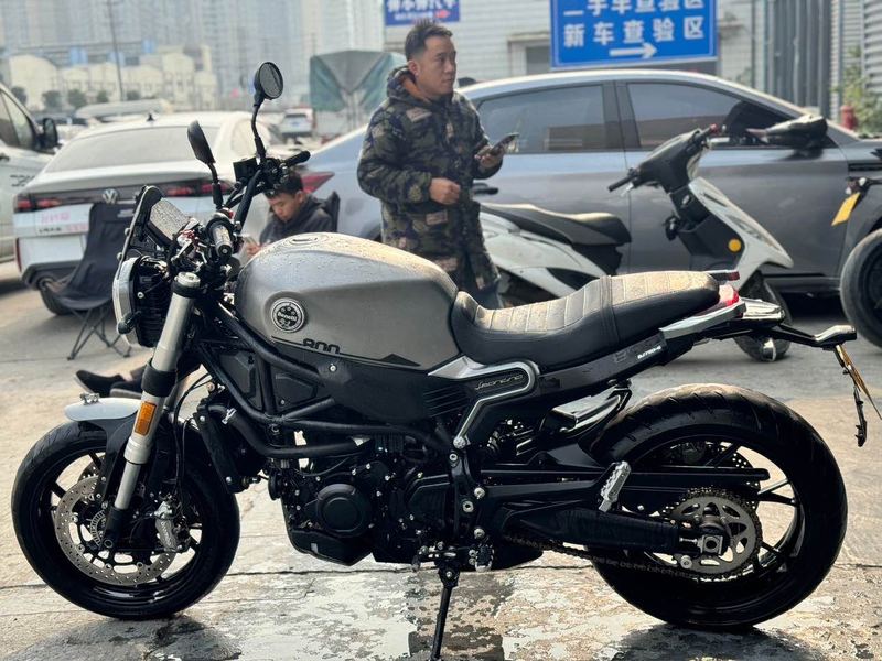 二手贝纳利幼狮 Leoncino 800