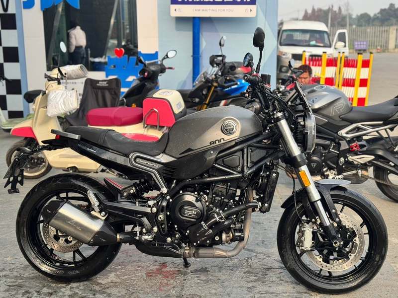 二手贝纳利幼狮 Leoncino 800