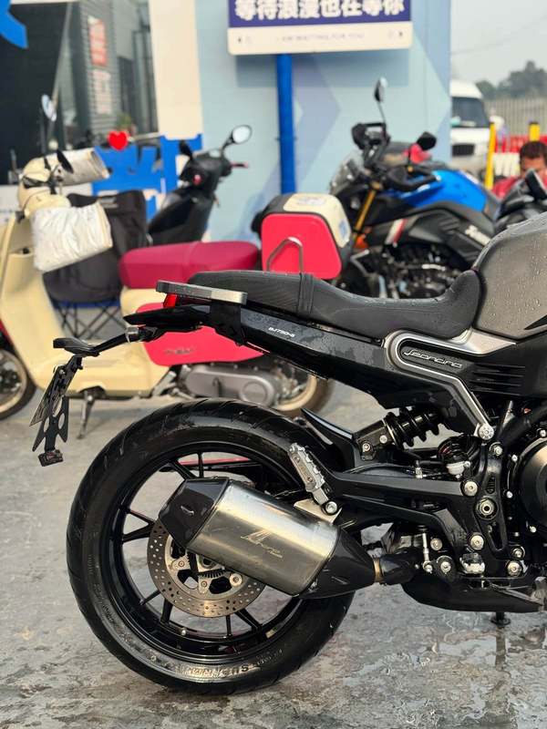 二手贝纳利幼狮 Leoncino 800