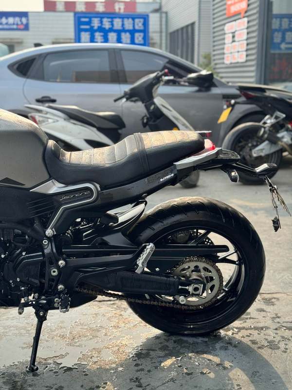 二手贝纳利幼狮 Leoncino 800