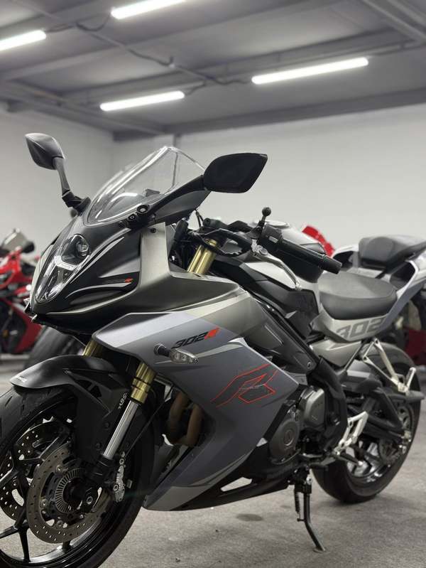 二手贝纳利龙卷风 Tornado 302R