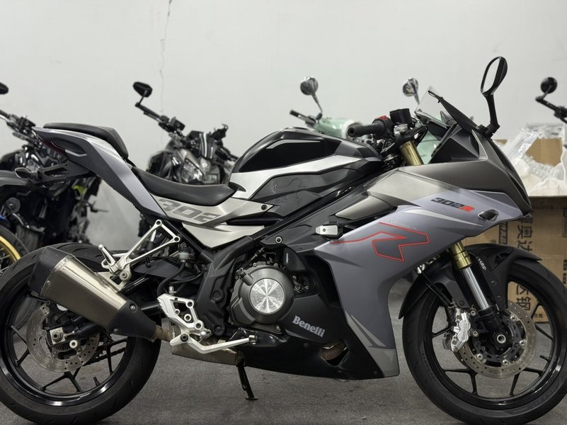 二手贝纳利龙卷风 Tornado 302R