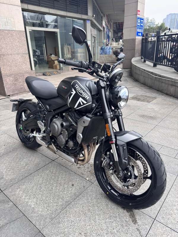 二手凯旋Trident 660