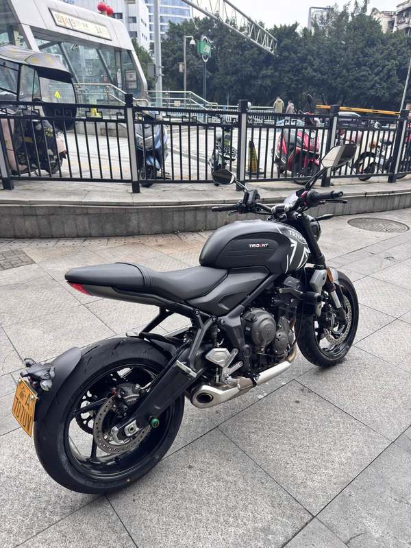 二手凯旋Trident 660