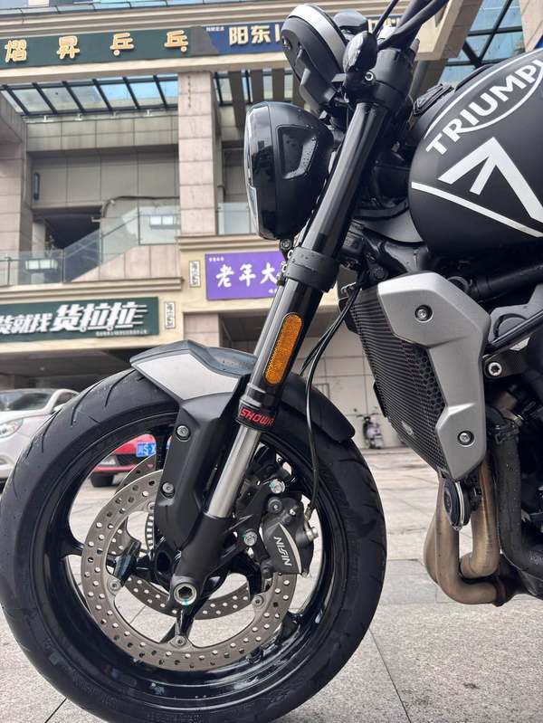 二手凯旋Trident 660