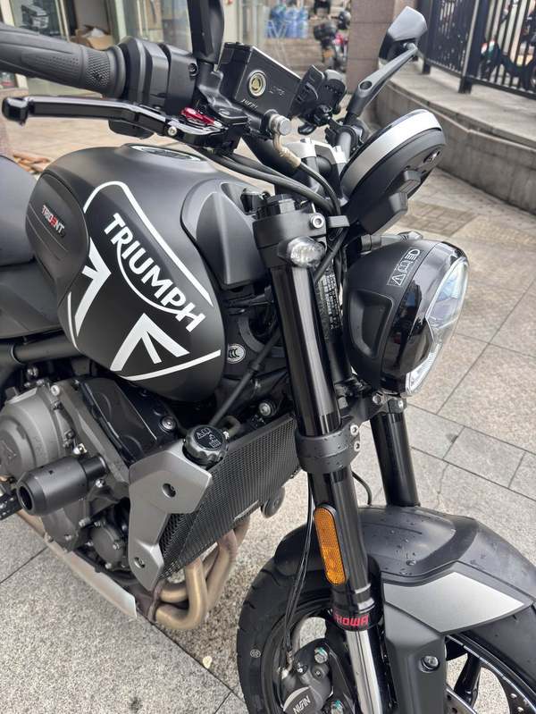 二手凯旋Trident 660