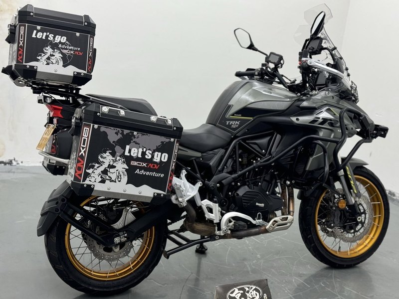 二手贝纳利金鹏 TRK502