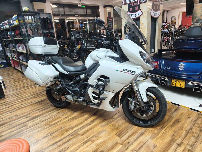 二手贝纳利600GC