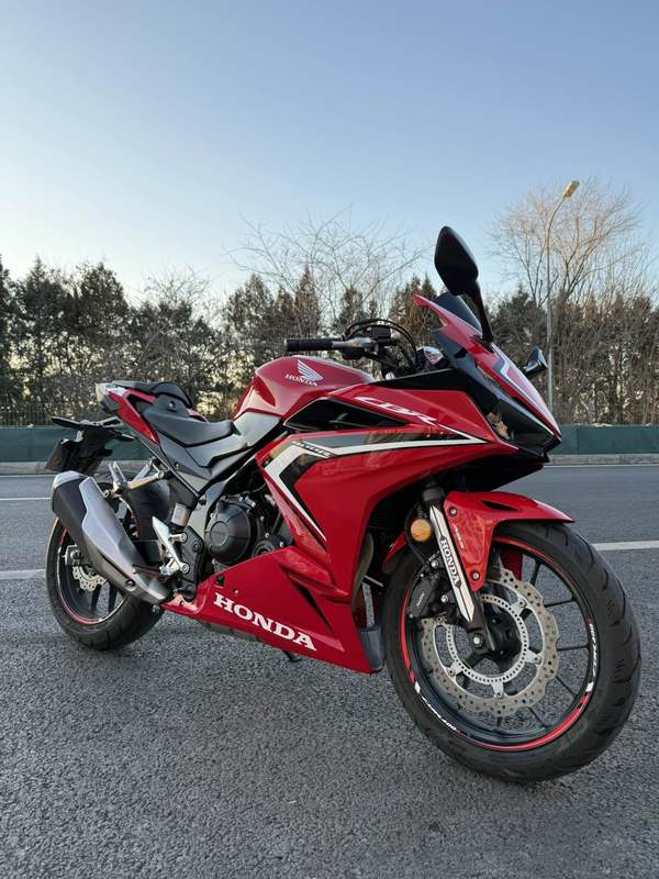二手本田CBR400R