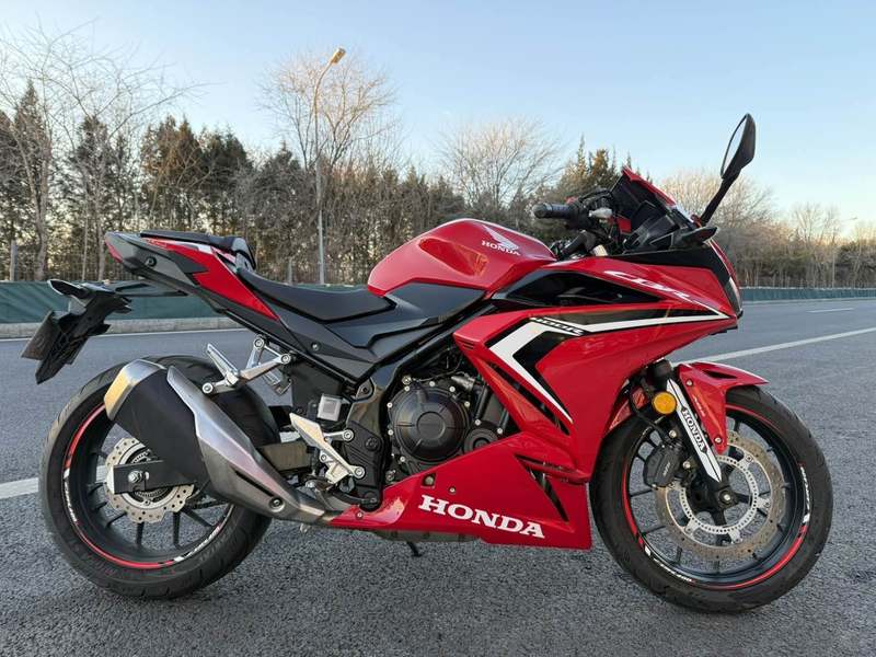 二手本田CBR400R