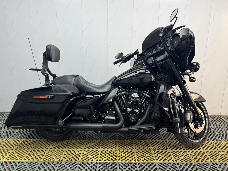 二手哈雷戴维森大道滑翔 Street Glide