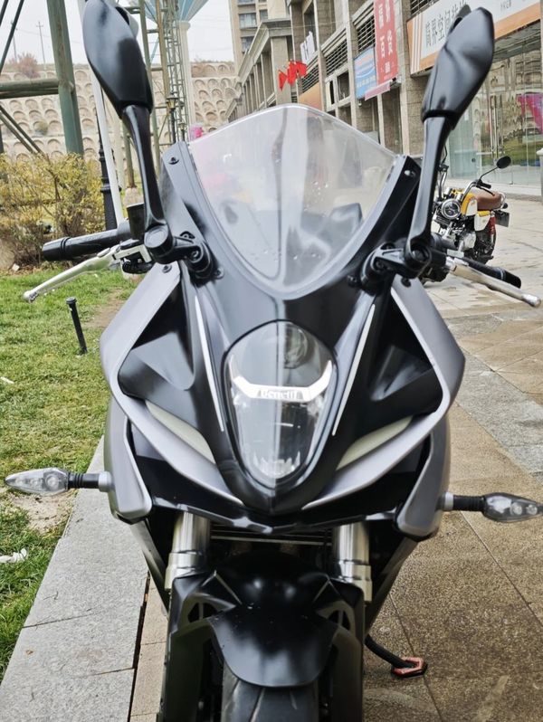 二手贝纳利龙卷风 Tornado 302R