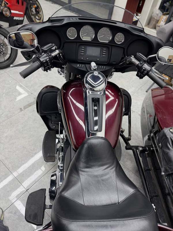 二手哈雷戴维森旗舰滑翔  Limited