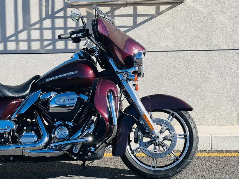 二手哈雷戴维森旗舰滑翔  Limited