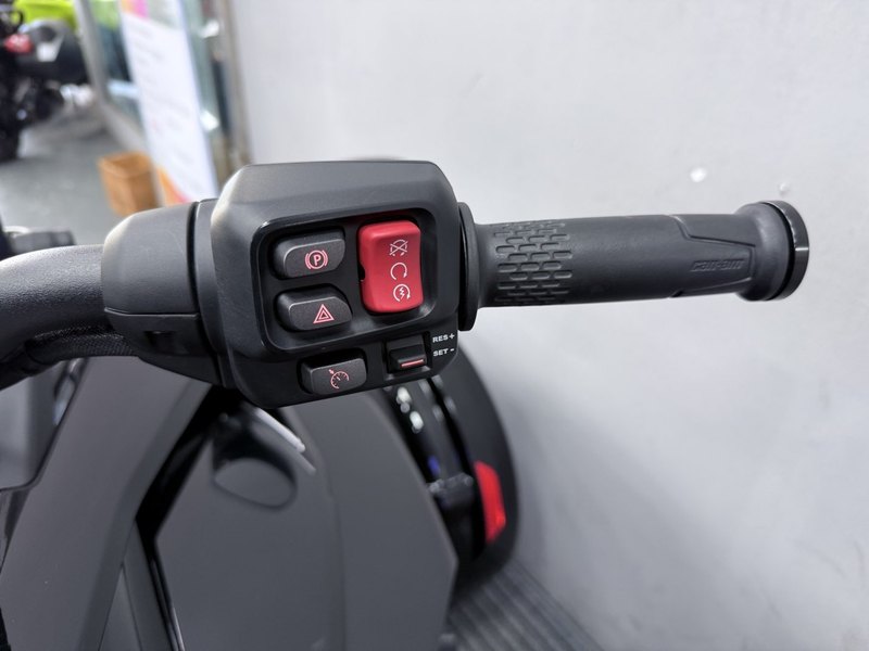 二手庞巴迪Spyder F3 