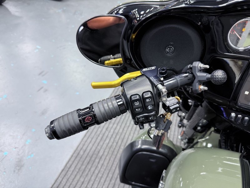 二手哈雷戴维森大道滑翔 Street Glide