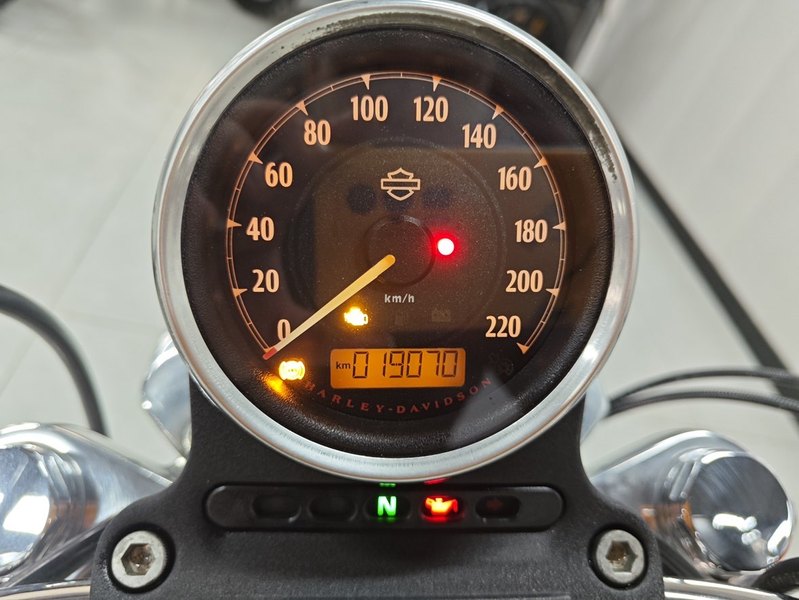 二手哈雷戴维森Iron883 硬汉