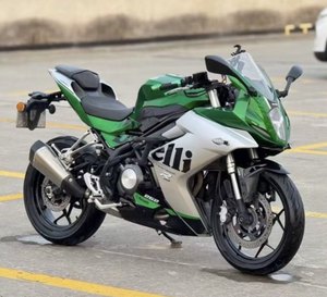 二手贝纳利龙卷风 Tornado 252R