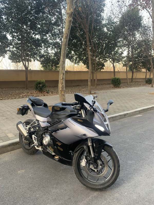 二手贝纳利龙卷风 Tornado 252R