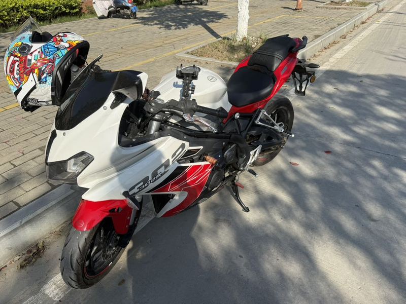 二手贝纳利龙卷风 Tornado 302R