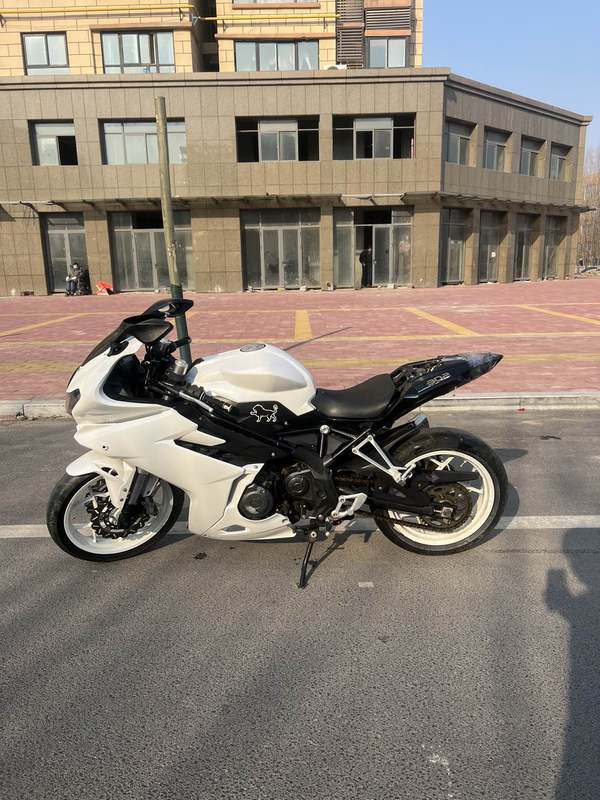 二手贝纳利龙卷风 Tornado 302R