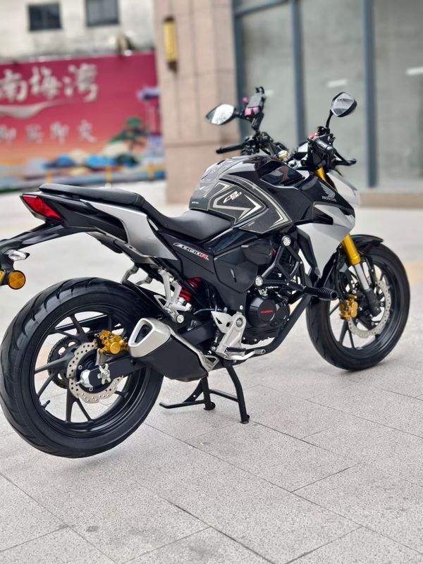 二手五羊本田CB190R 暴锋眼