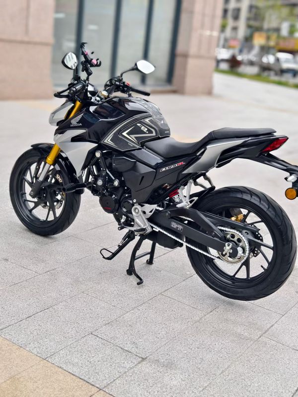 二手五羊本田CB190R 暴锋眼