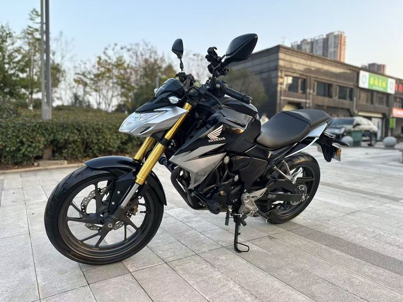 二手五羊本田CB190R 暴锋眼