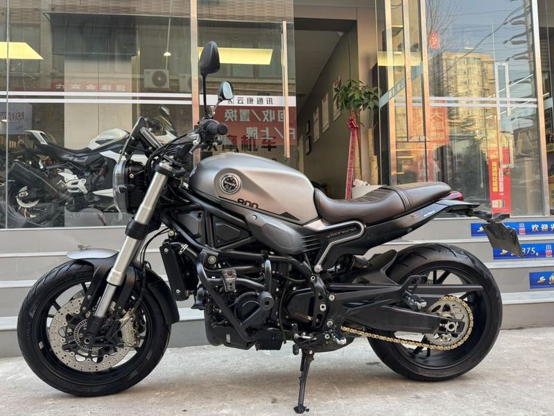 二手贝纳利幼狮 Leoncino 800