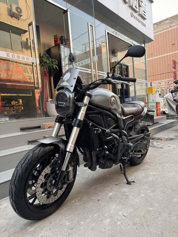 二手贝纳利幼狮 Leoncino 800