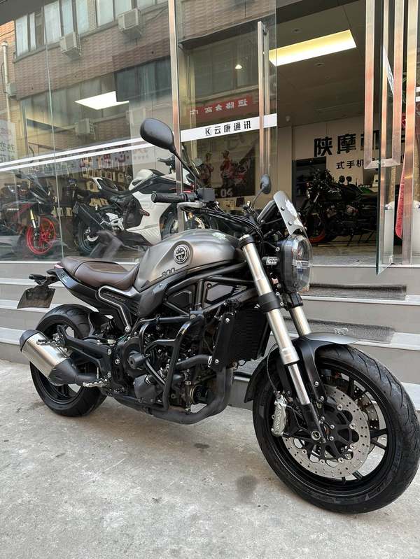 二手贝纳利幼狮 Leoncino 800