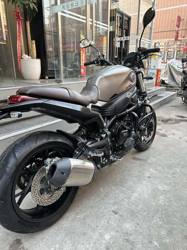 二手贝纳利幼狮 Leoncino 800