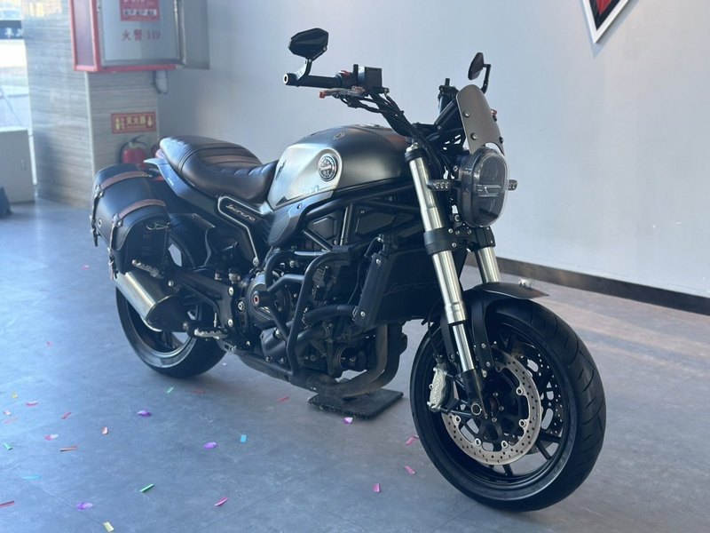 二手贝纳利幼狮 Leoncino 800