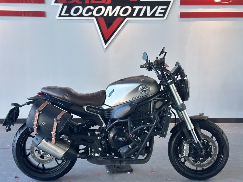 二手贝纳利幼狮 Leoncino 800