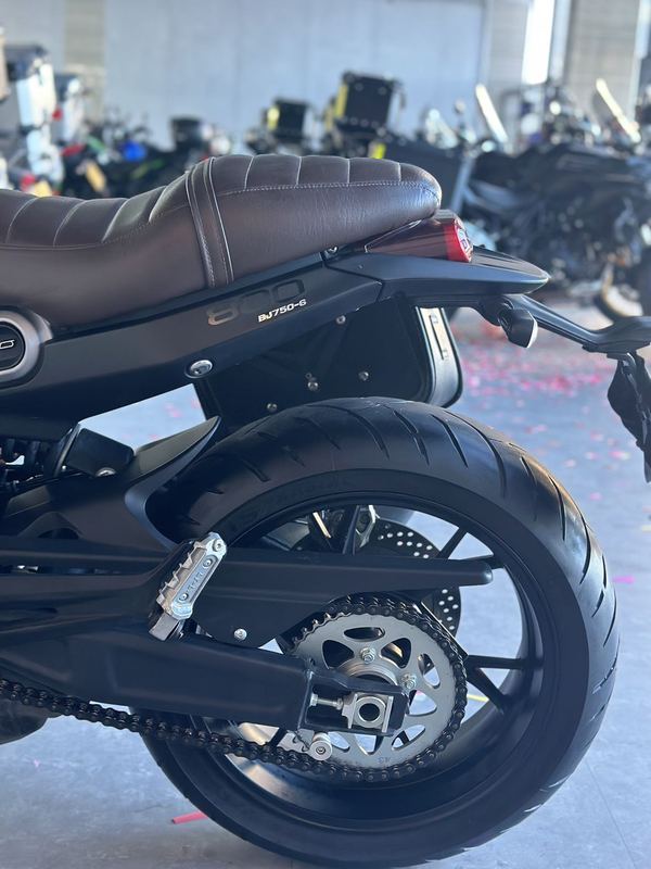 二手贝纳利幼狮 Leoncino 800