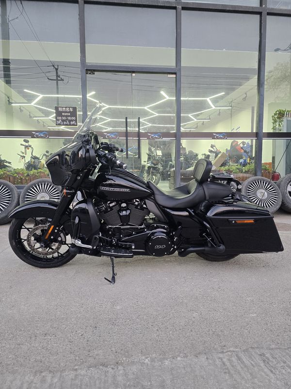 二手哈雷戴维森大道滑翔 Street Glide