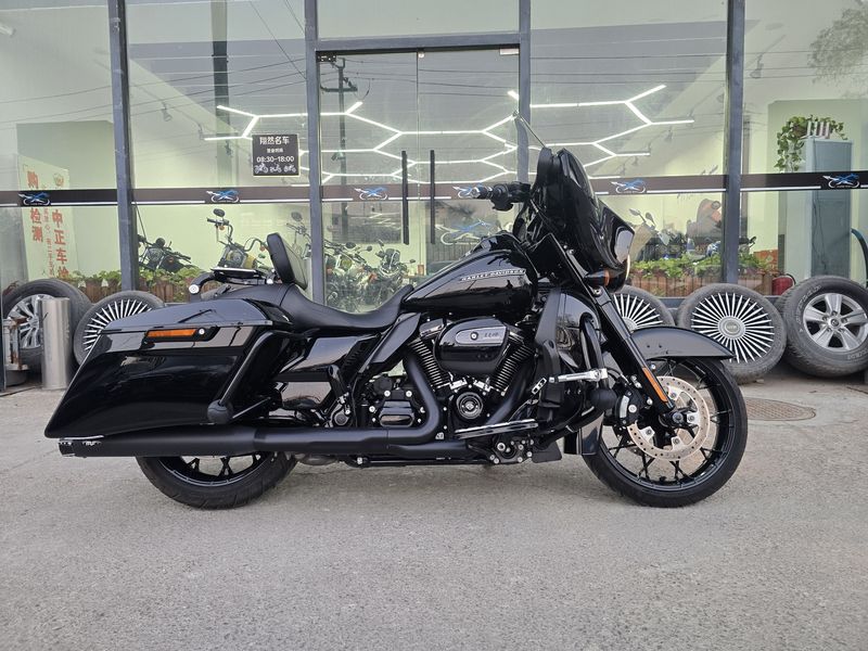 二手哈雷戴维森大道滑翔 Street Glide