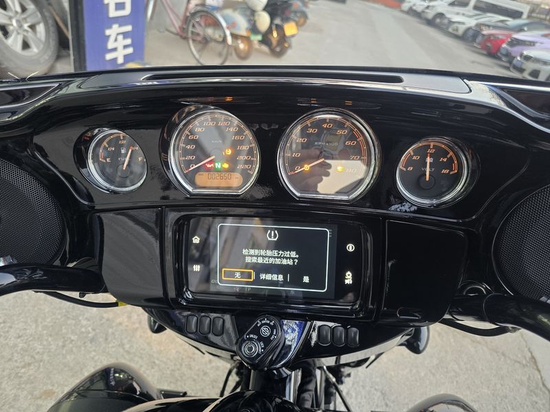 二手哈雷戴维森大道滑翔 Street Glide