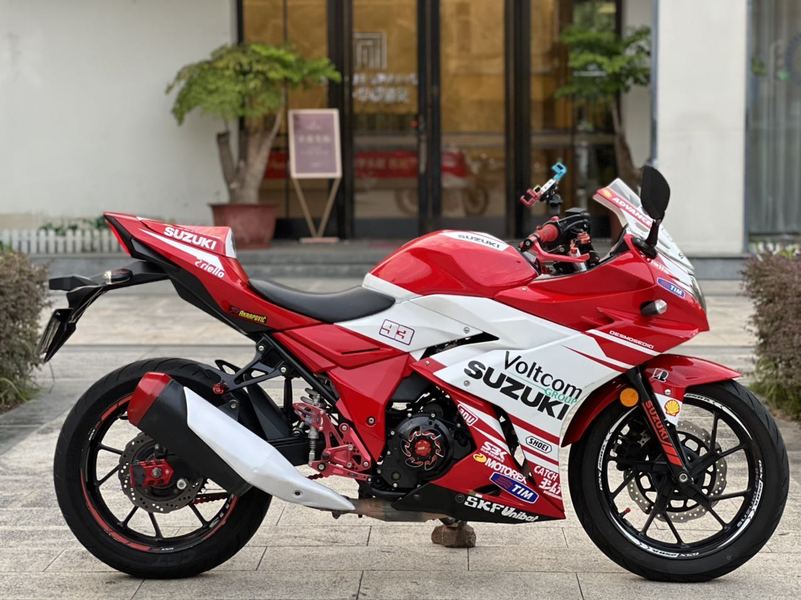 二手豪爵铃木GSX250R